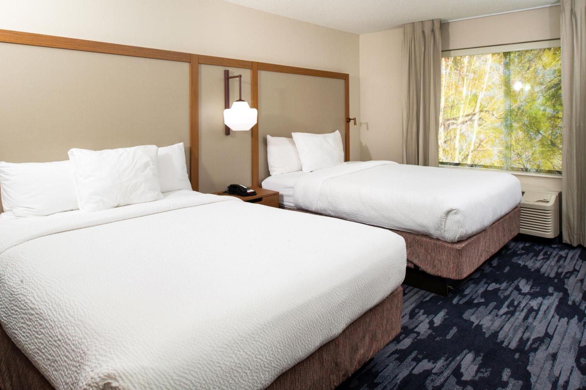 Queen Room Two Queen Beds Bathtub Mobility Access or Hearing Accessible,1584460895:JPEG